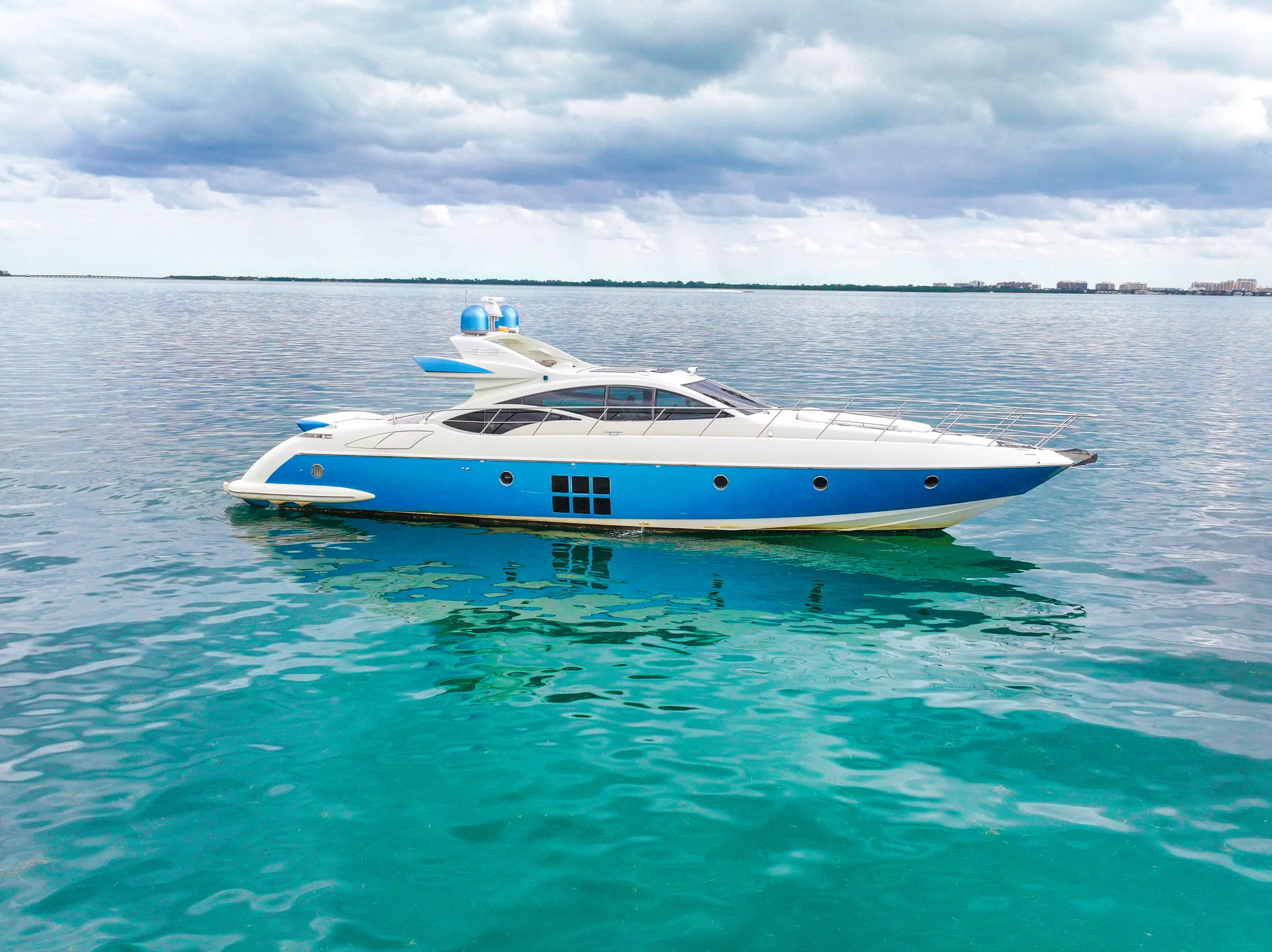 68 AZIMUT — feature photograph